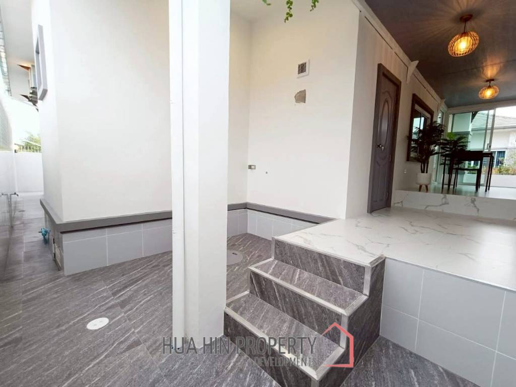 COZY SINGLE HOUSE IN MON MAI : 2 bed great value
