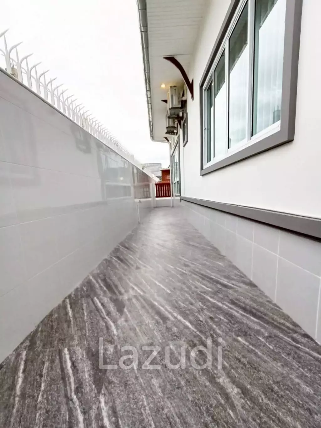 COZY SINGLE HOUSE IN MON MAI : 2 bed great value