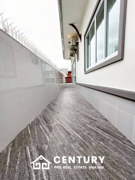 COZY SINGLE HOUSE IN MON MAI : 2 bed great value