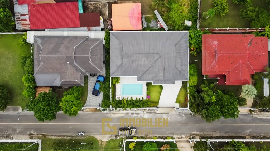 Strandnah / elegant - modern / Bergblick