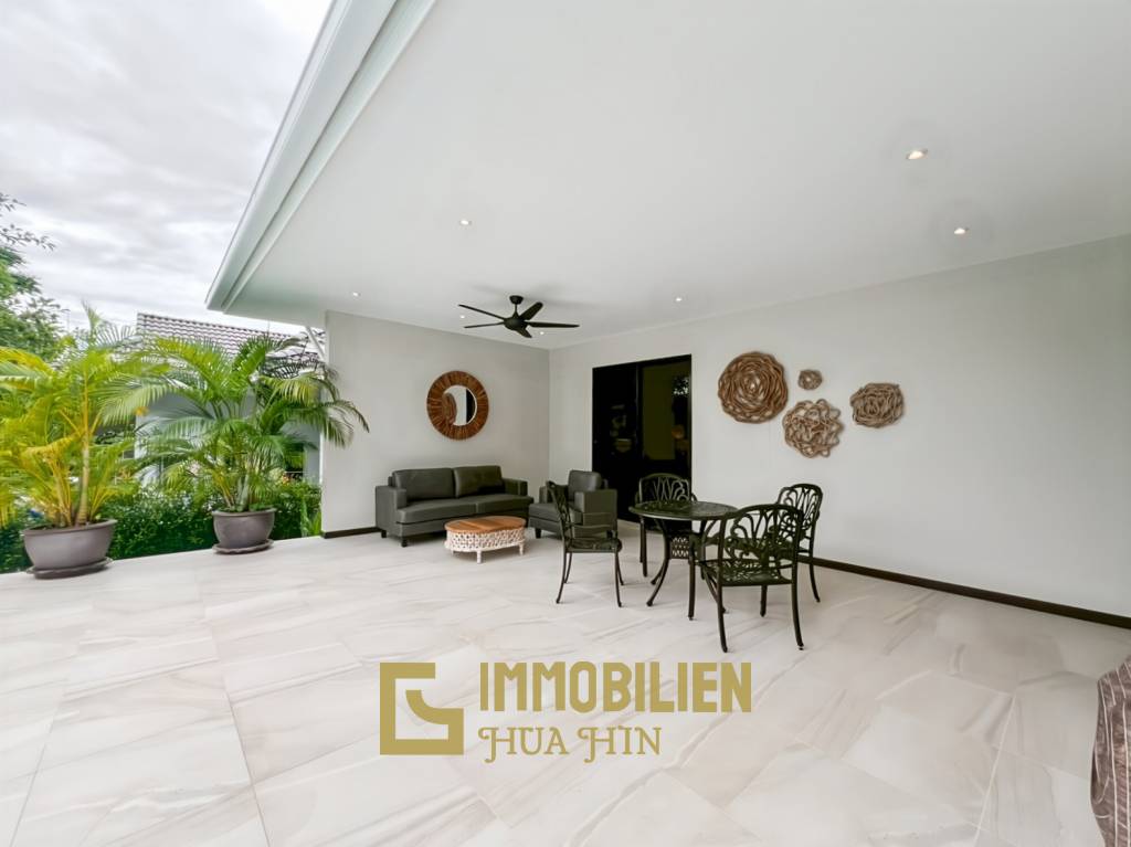 Strandnah / elegant - modern / Bergblick