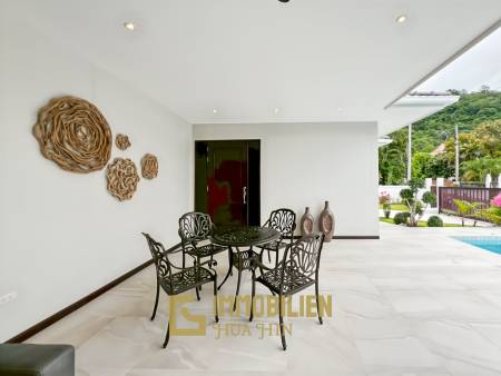 Strandnah / elegant - modern / Bergblick