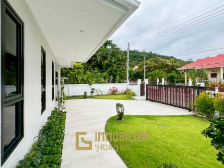 Strandnah / elegant - modern / Bergblick