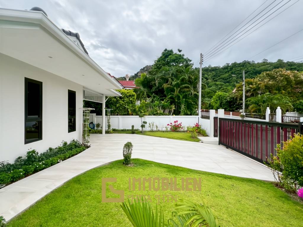 Strandnah / elegant - modern / Bergblick