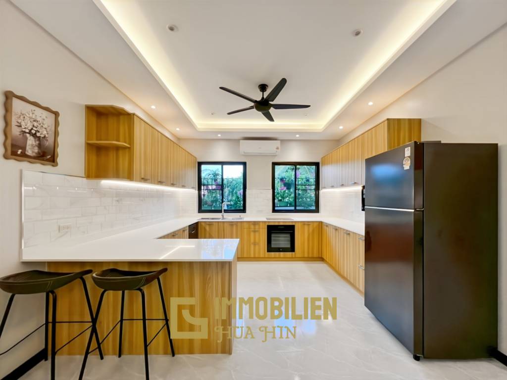 Strandnah / elegant - modern / Bergblick