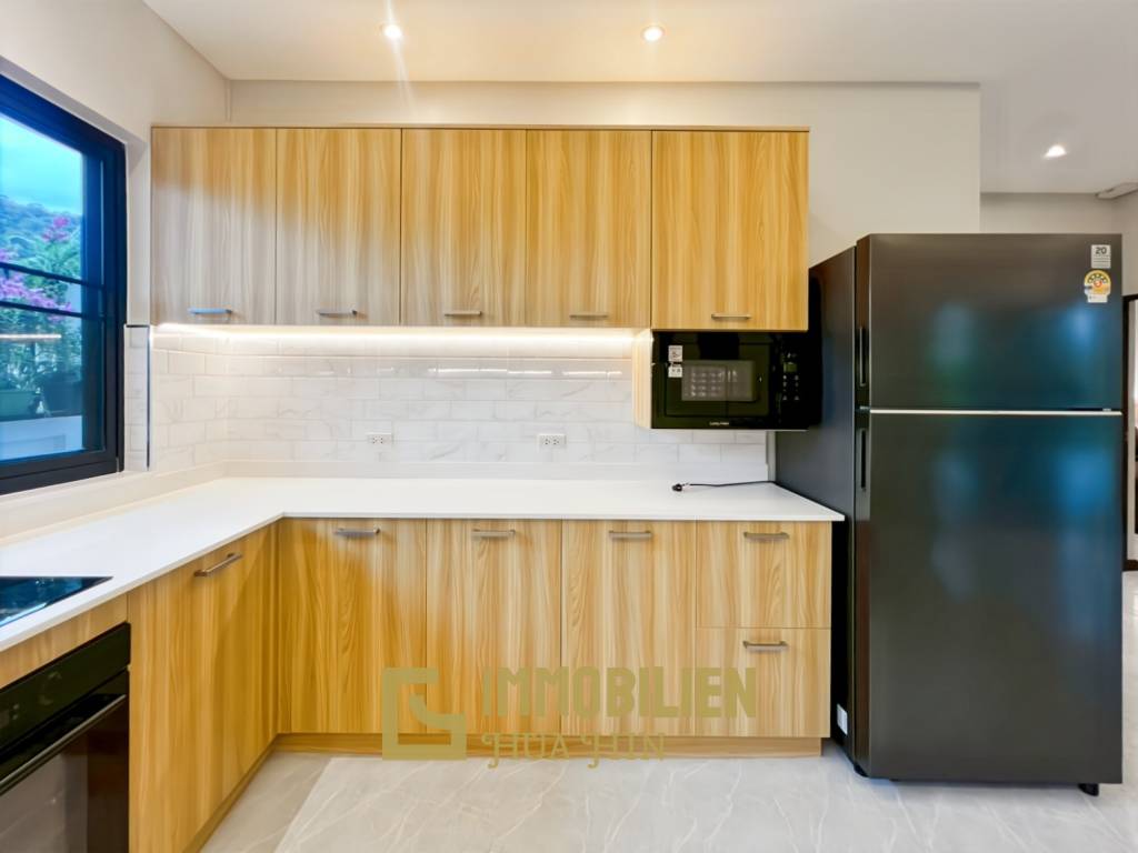 Strandnah / elegant - modern / Bergblick