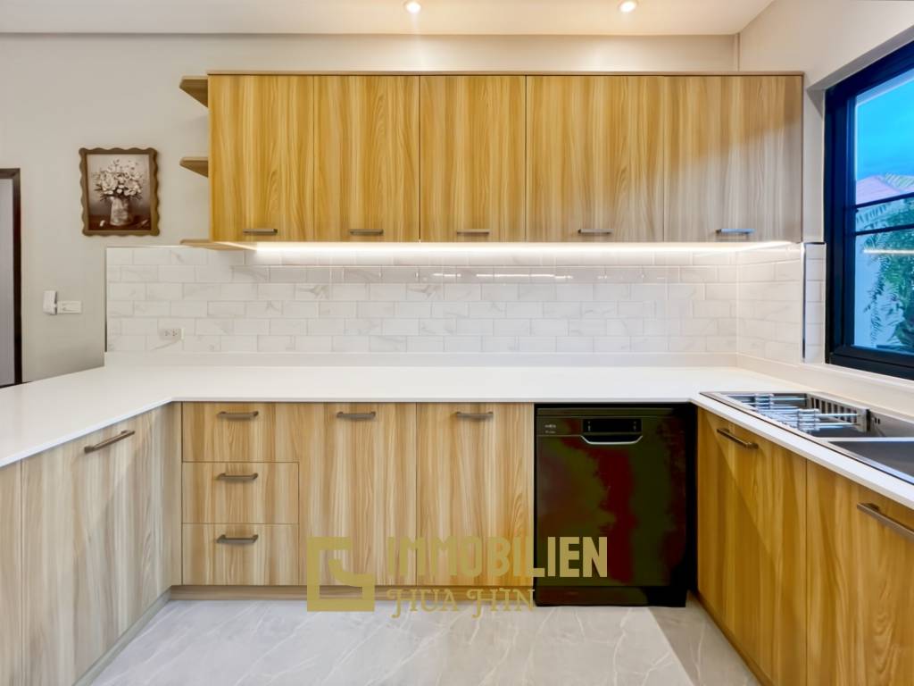 Strandnah / elegant - modern / Bergblick