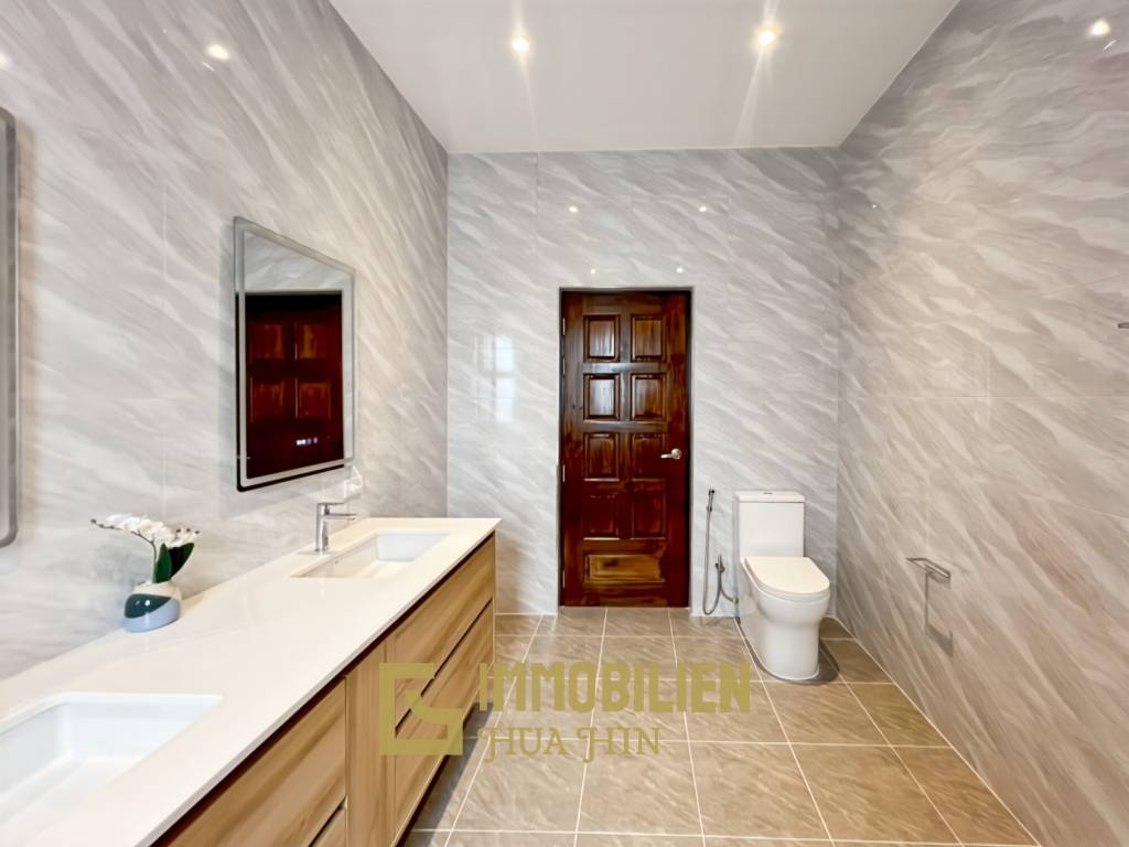 Strandnah / elegant - modern / Bergblick