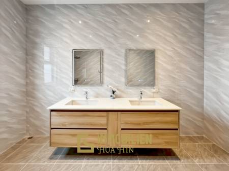 Strandnah / elegant - modern / Bergblick