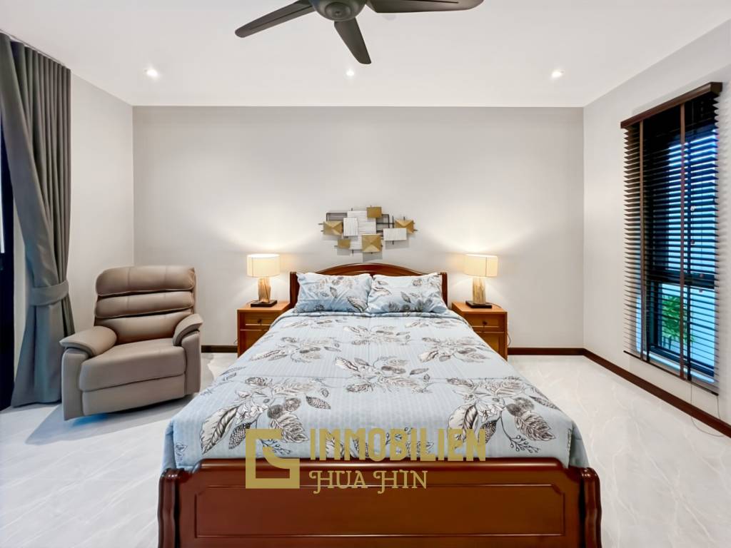 Strandnah / elegant - modern / Bergblick