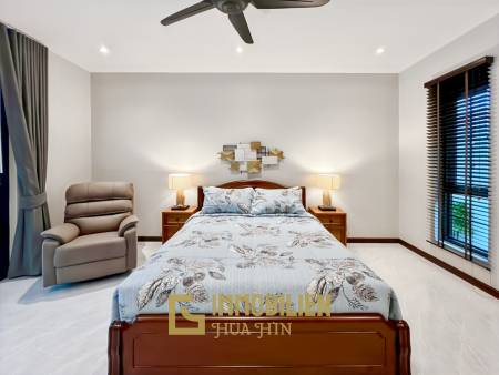 Strandnah / elegant - modern / Bergblick