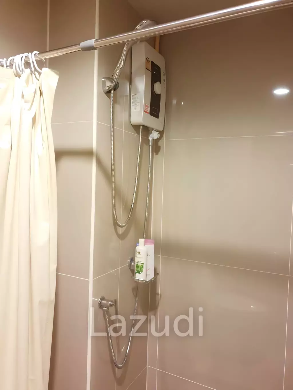 A.D RESORT CONDO : Spacious Condo near the Beach