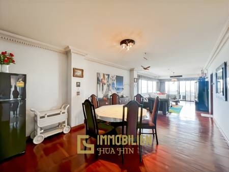 คอนโดติดทะเล 2 ห้องนอนที่ Regent Villa Condo ชะอำ