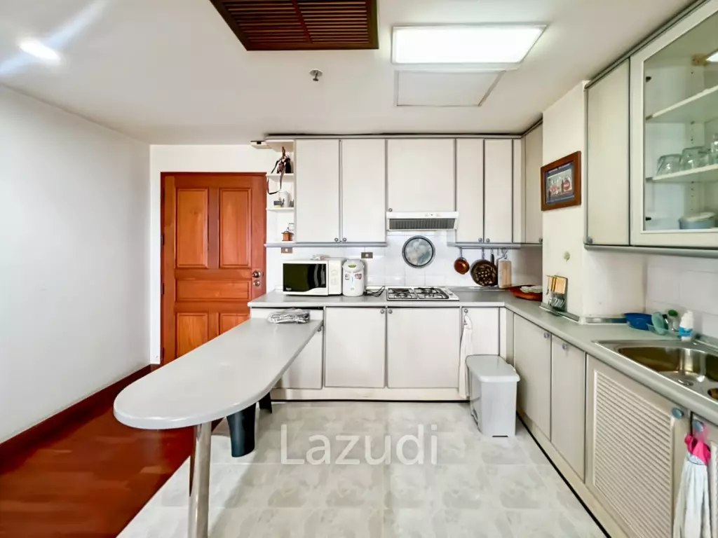 Stunning Ocean View 2-Bed Condo 144 Sqm in Regent Villa Condo