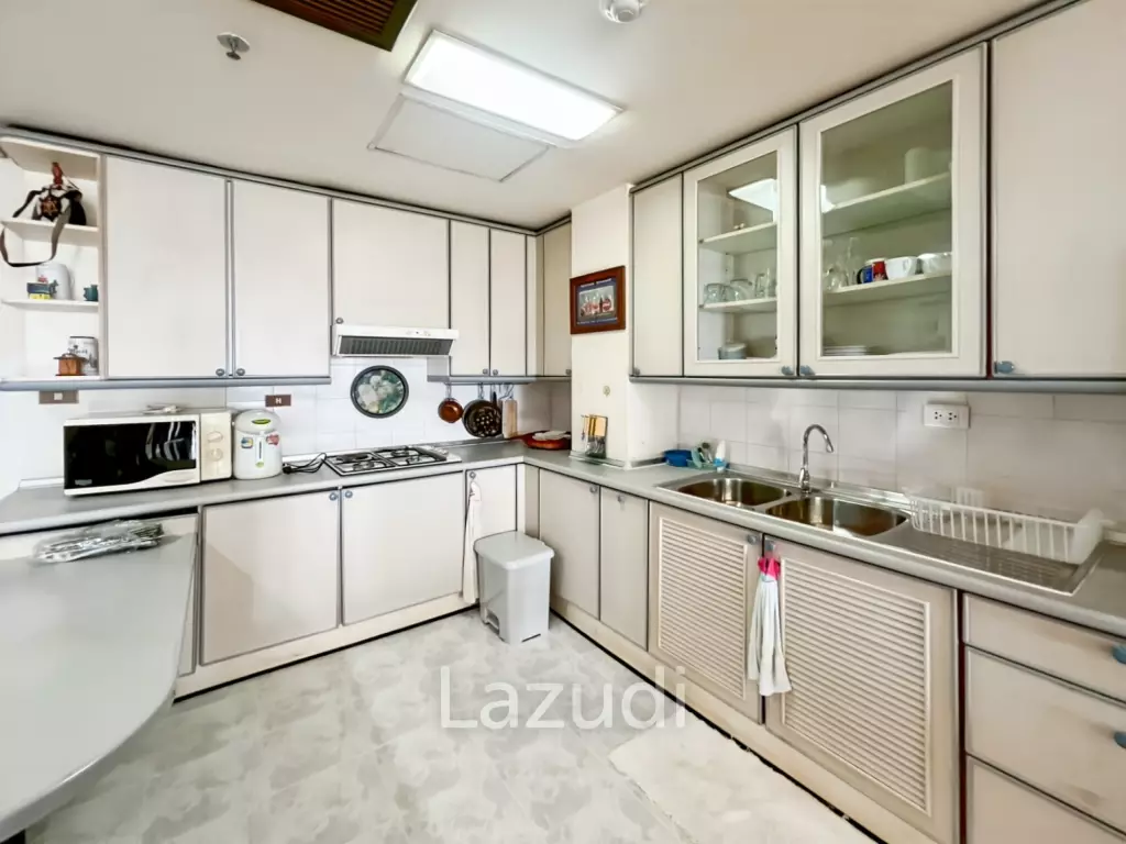 Stunning Ocean View 2-Bed Condo 144 Sqm in Regent Villa Condo