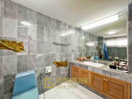 คอนโดติดทะเล 2 ห้องนอนที่ Regent Villa Condo ชะอำ