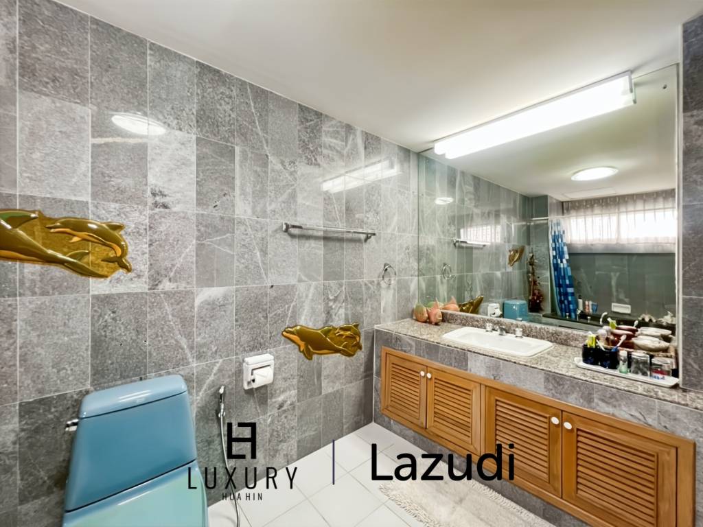 Stunning Ocean View 2-Bed Condo 144 Sqm in Regent Villa Condo