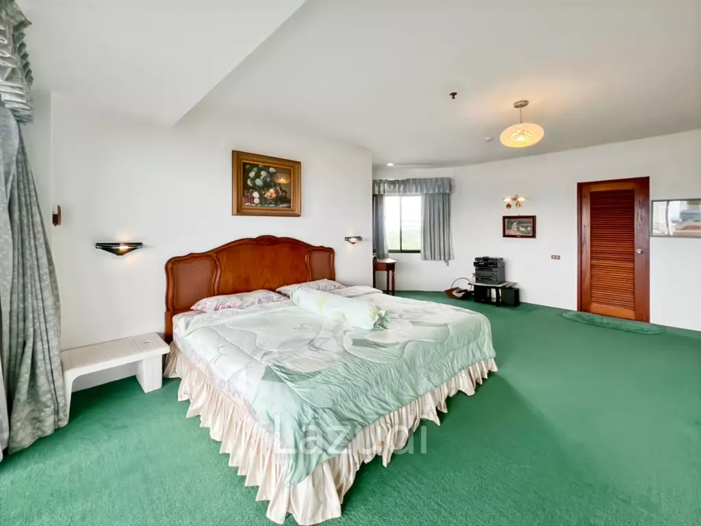 Stunning Ocean View 2-Bed Condo 144 Sqm in Regent Villa Condo