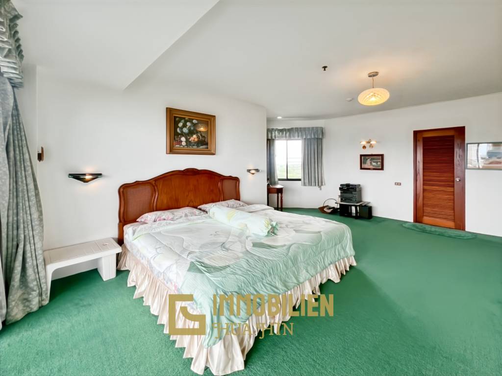 คอนโดติดทะเล 2 ห้องนอนที่ Regent Villa Condo ชะอำ