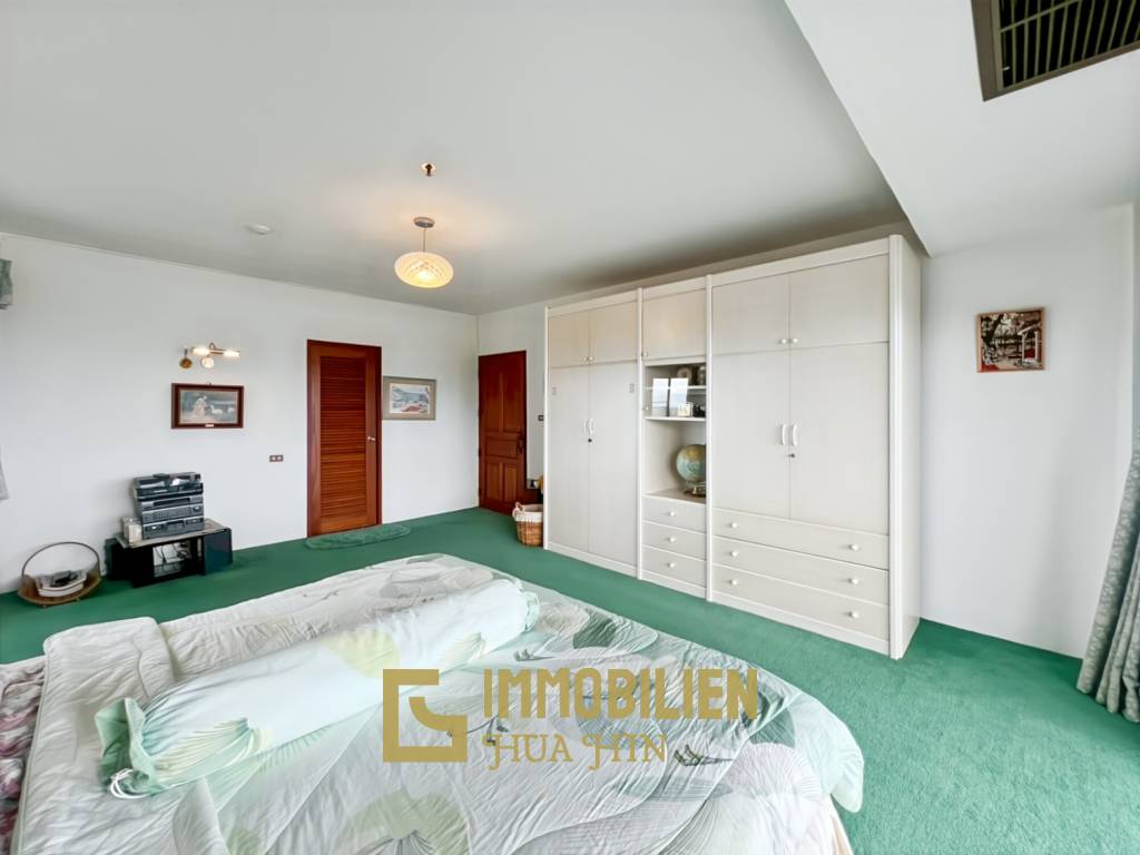 คอนโดติดทะเล 2 ห้องนอนที่ Regent Villa Condo ชะอำ