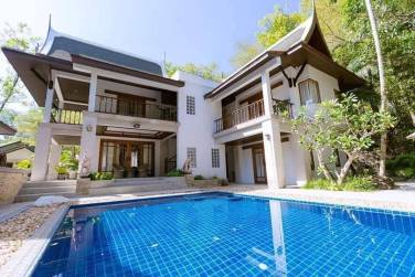 Spacious 4-Bedroom Villa with Private Jacuzzi for Sale in Patong