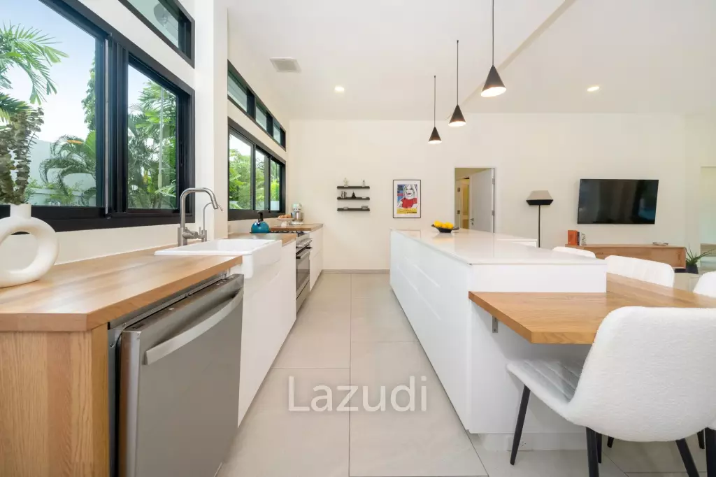Pet-Friendly 5-Bedroom Villa with Private Garden near Layan Beach