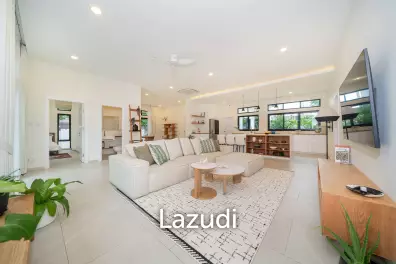Pet-Friendly 5-Bedroom Villa with Private Garden near Layan Beach