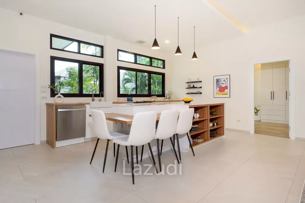 Pet-Friendly 5-Bedroom Villa with Private Garden near Layan Beach