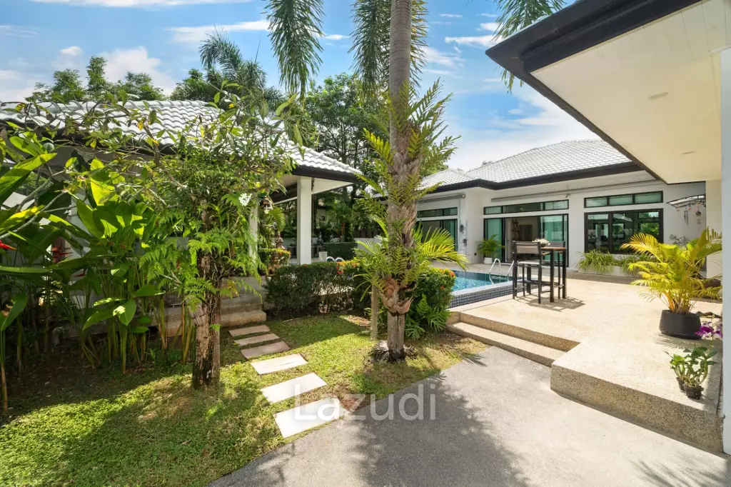 Pet-Friendly 5-Bedroom Villa with Private Garden near Layan Beach