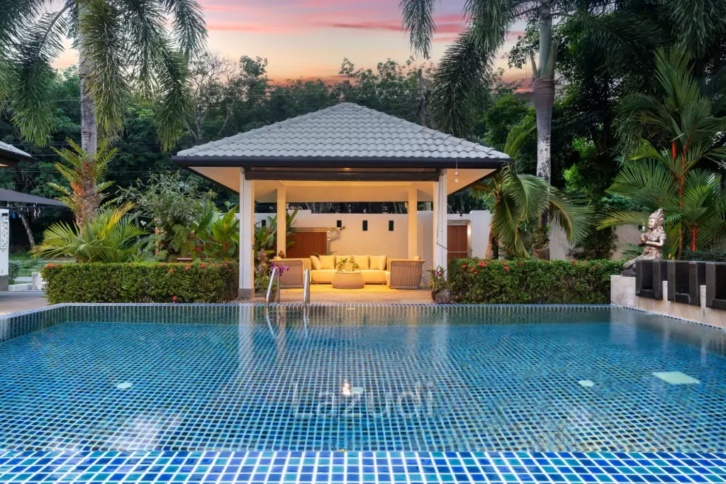 Pet-Friendly 5-Bedroom Villa with Private Garden near Layan Beach