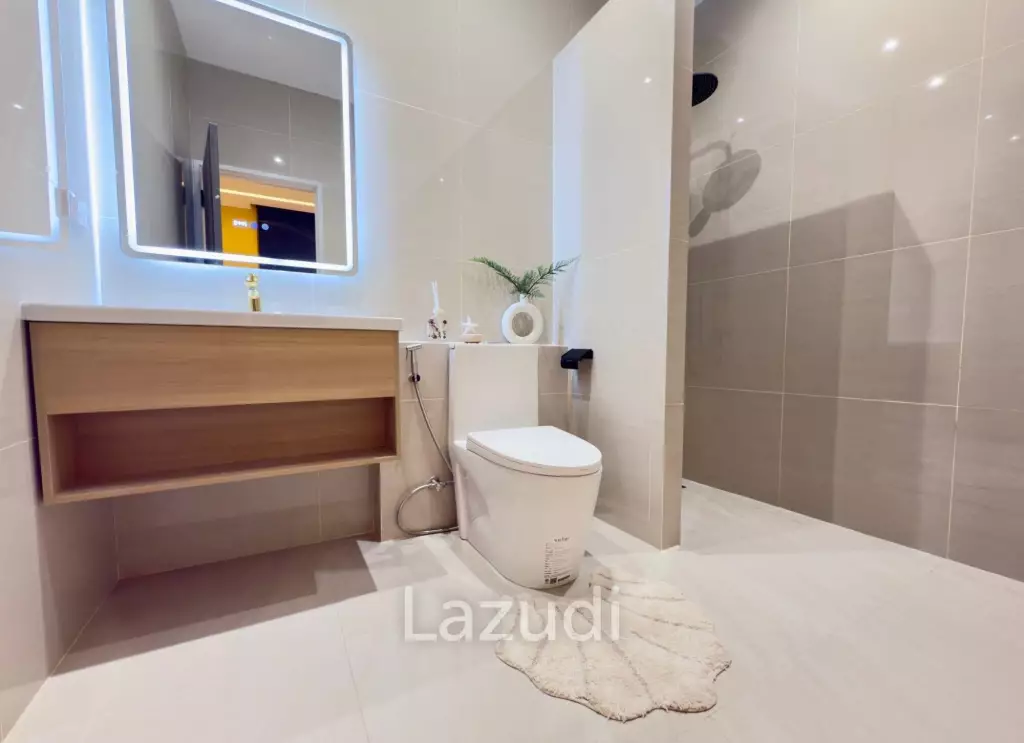 5 Beds 5 Baths 378 SQ.M. Villa In Huai Yai