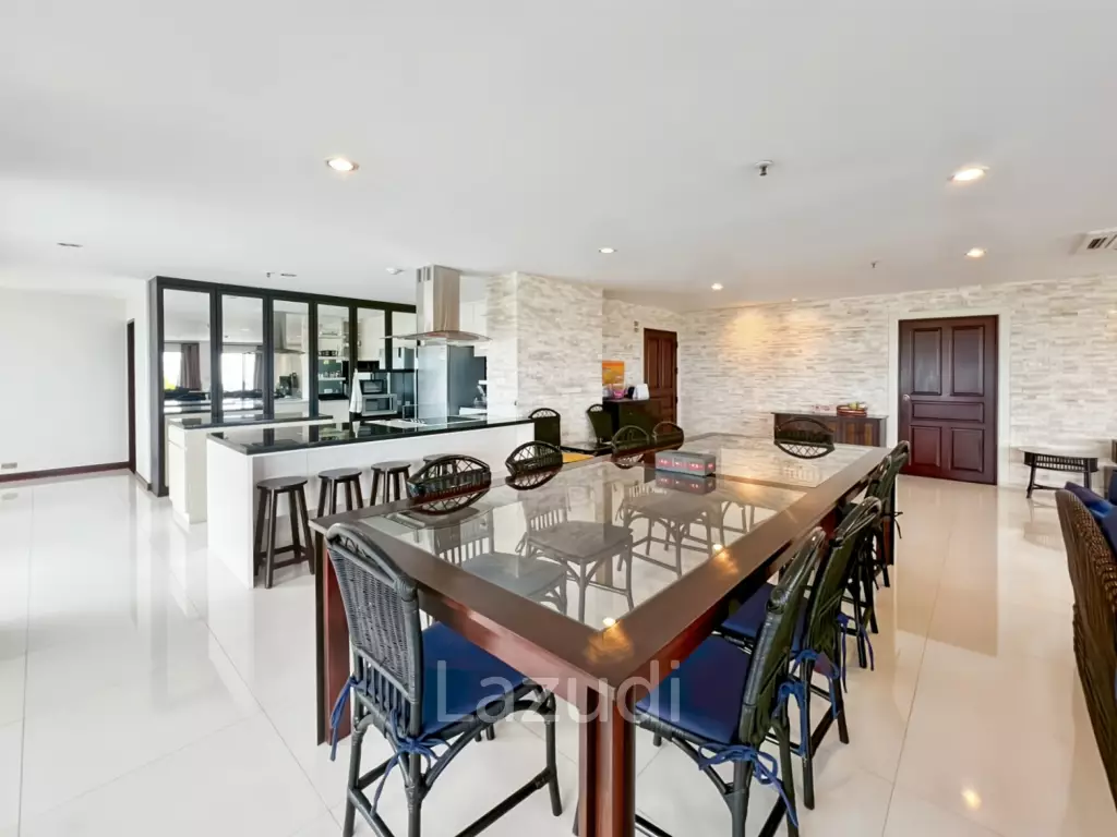 Super Exclusive: Spacious 4-Bedroom Beachfront Condo - 432 sqm