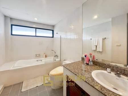 คอนโดริมทะเลขนาดใหญ่ 4 ห้องนอน พื้นที่ 432 ตร.ม. สุดเอ็กซ์คลูซีฟ