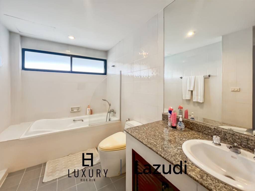 Altra Exclusive: Spacious 4-Bedroom Beachfront Condo - 432 sqm