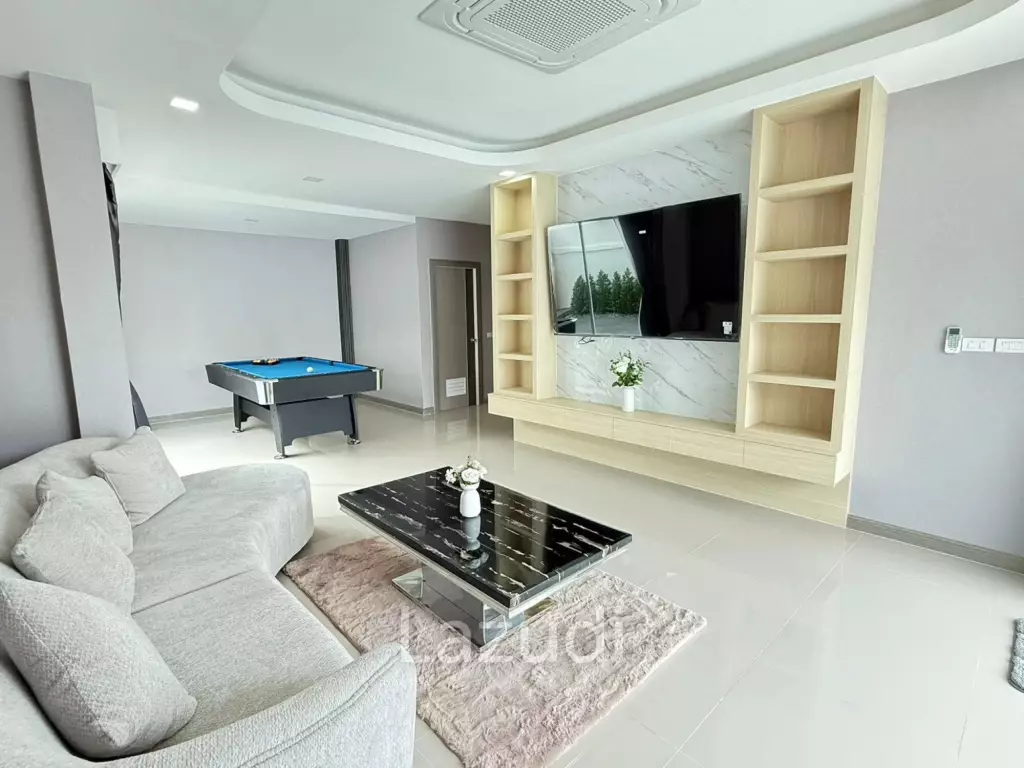 5 Beds 5 Baths 280 SQ.M. Hansa Paradise Villa