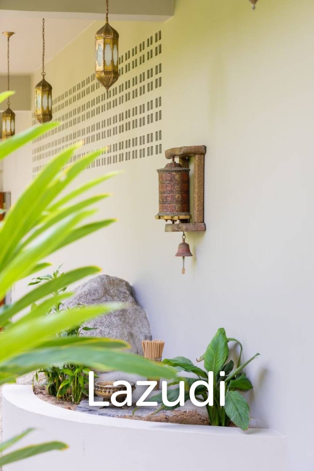 Self-Sustainable Luxury Villa on Private Hillside 500m to the Beach