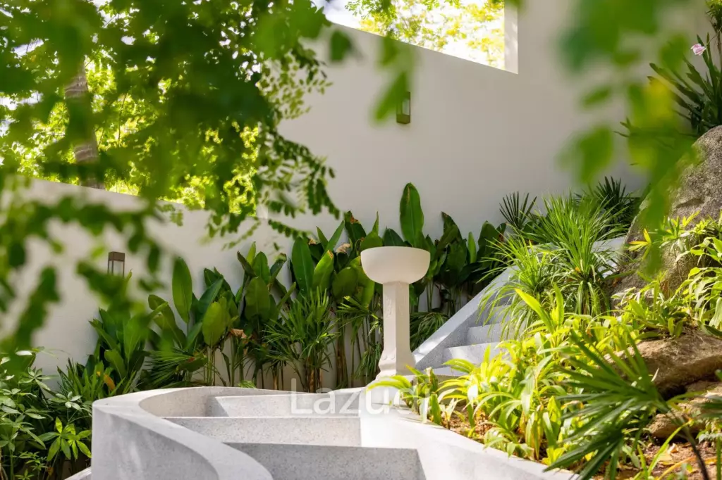 Self-Sustainable Luxury Villa on Private Hillside 500m to the Beach