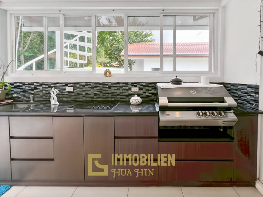 Großes Grundstück / 4 Schlafzimmer und 4 Bäder