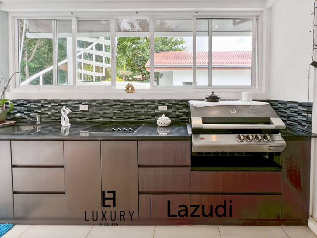 Mali Prestige - 4 Bedroom Corner Plot with Private Pool