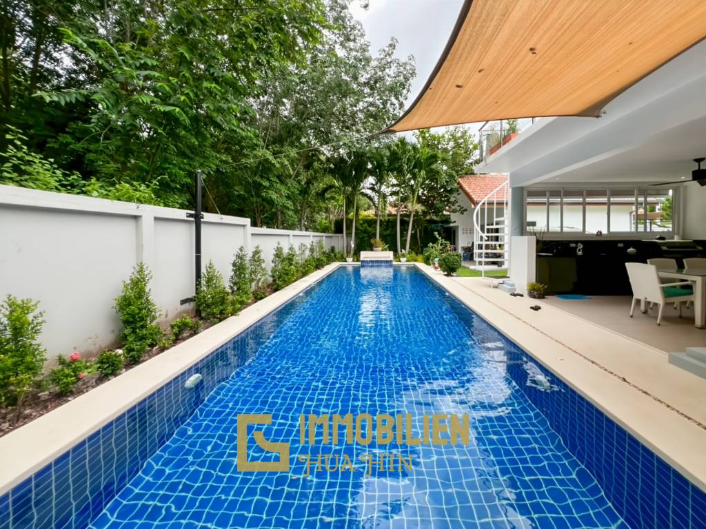 Großes Grundstück / 4 Schlafzimmer und 4 Bäder