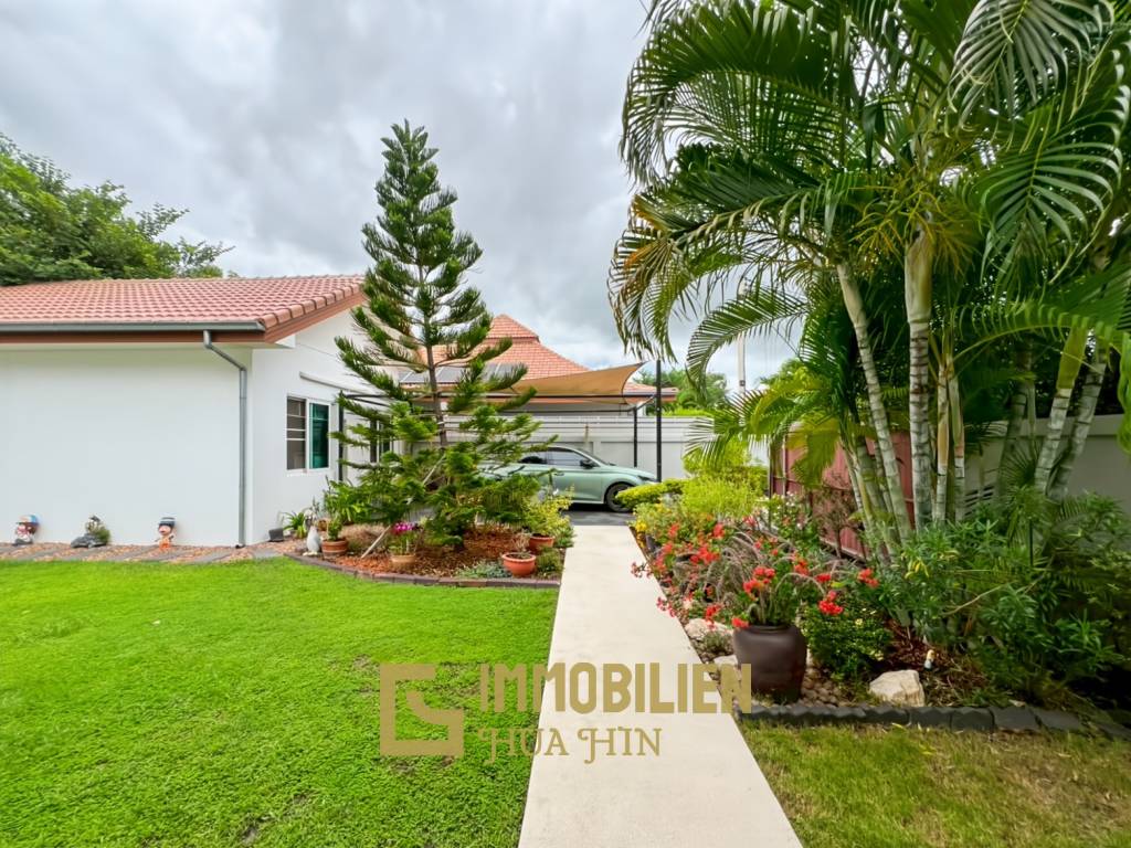 Großes Grundstück / 4 Schlafzimmer und 4 Bäder