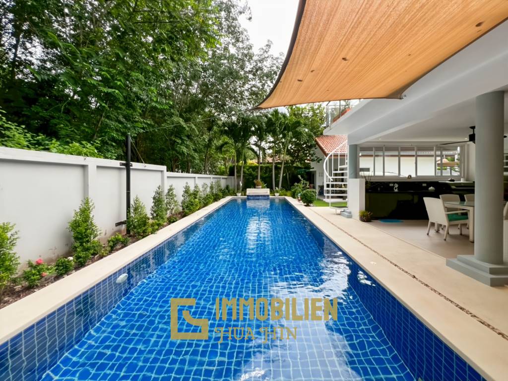 Großes Grundstück / 4 Schlafzimmer und 4 Bäder