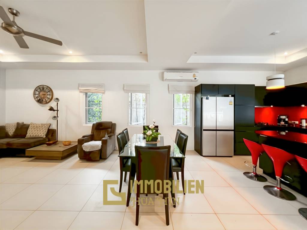 Großes Grundstück / 4 Schlafzimmer und 4 Bäder