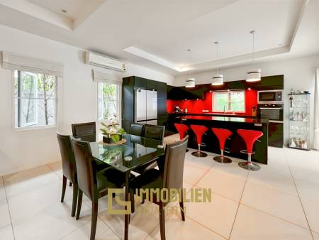 Großes Grundstück / 4 Schlafzimmer und 4 Bäder