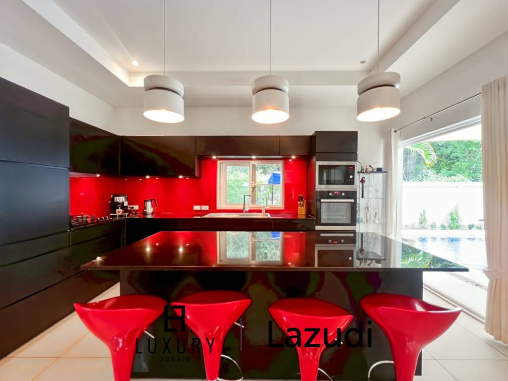 Mali Prestige - 4 Bedroom Corner Plot with Private Pool