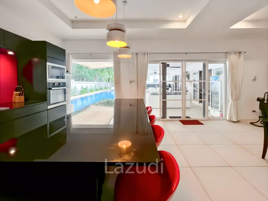 Mali Prestige - 4 Bedroom Corner Plot with Private Pool