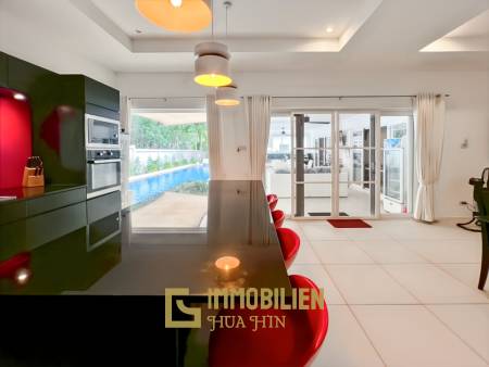 Großes Grundstück / 4 Schlafzimmer und 4 Bäder