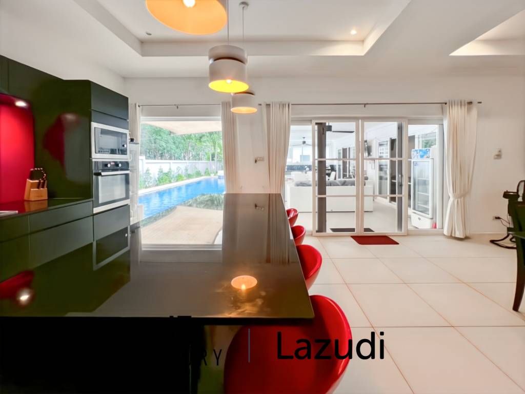 Mali Prestige - 4 Bedroom Corner Plot with Private Pool