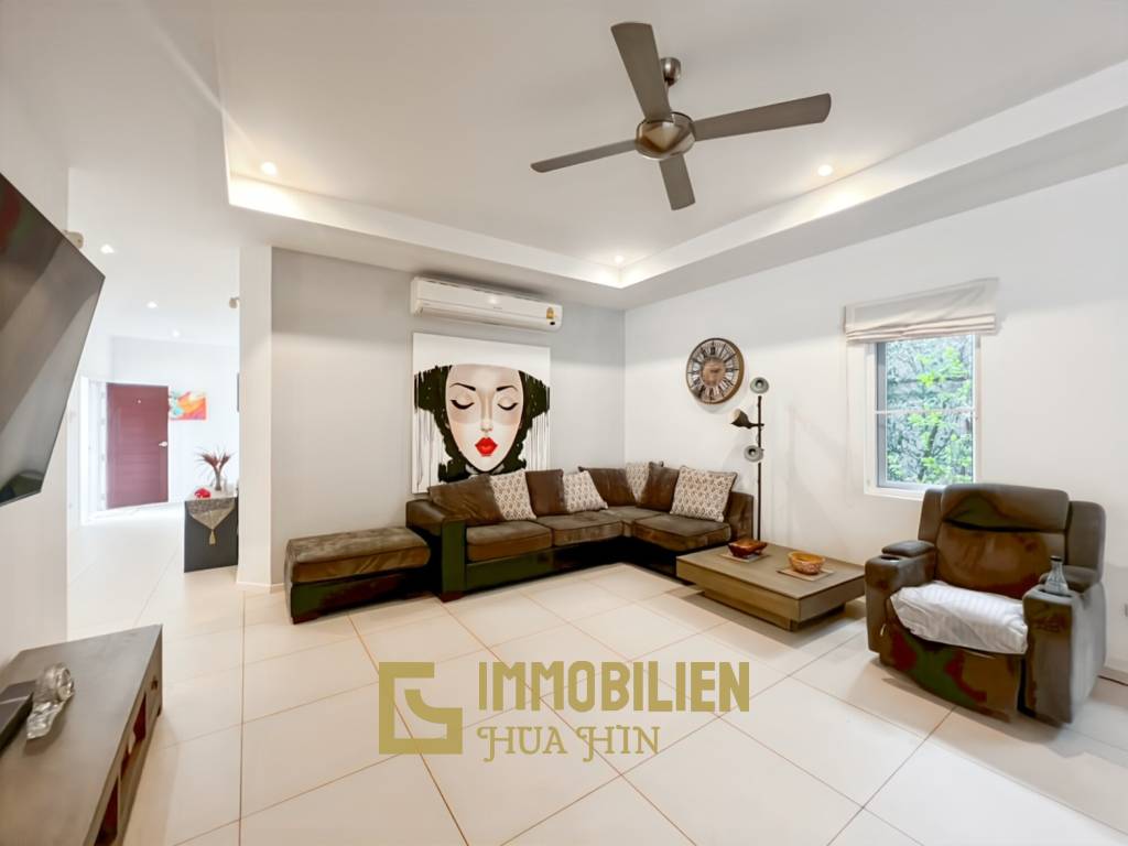 Großes Grundstück / 4 Schlafzimmer und 4 Bäder