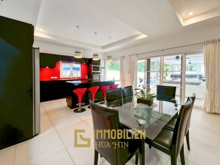 Großes Grundstück / 4 Schlafzimmer und 4 Bäder